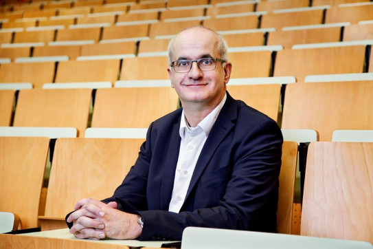 Prof. Manfred Bayer Portrait photo of Prof. Manfred Bayer